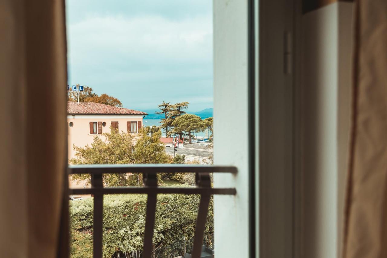 Deluxe Double or Twin Room with Lake View,226218953:JPEG