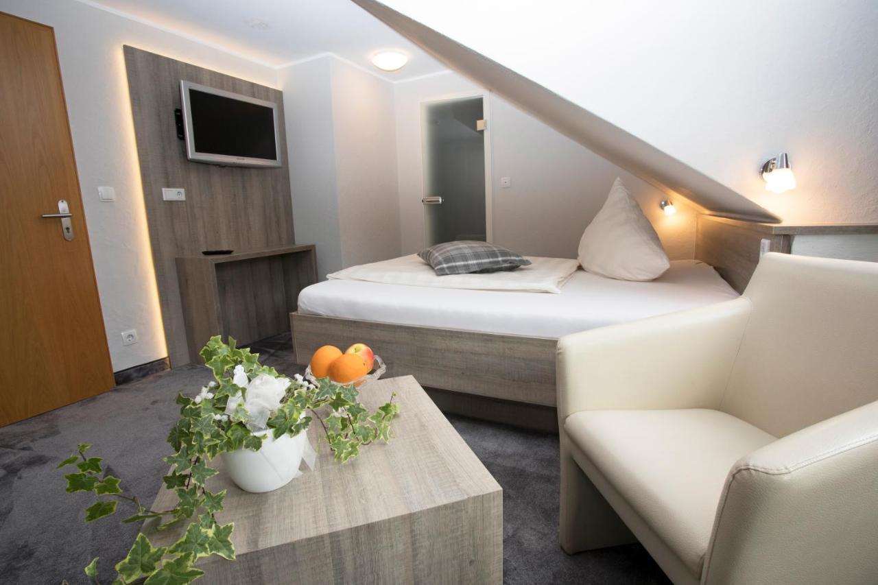 Budget Double Room - Souterrain / Top Storey,265178189:JPEG