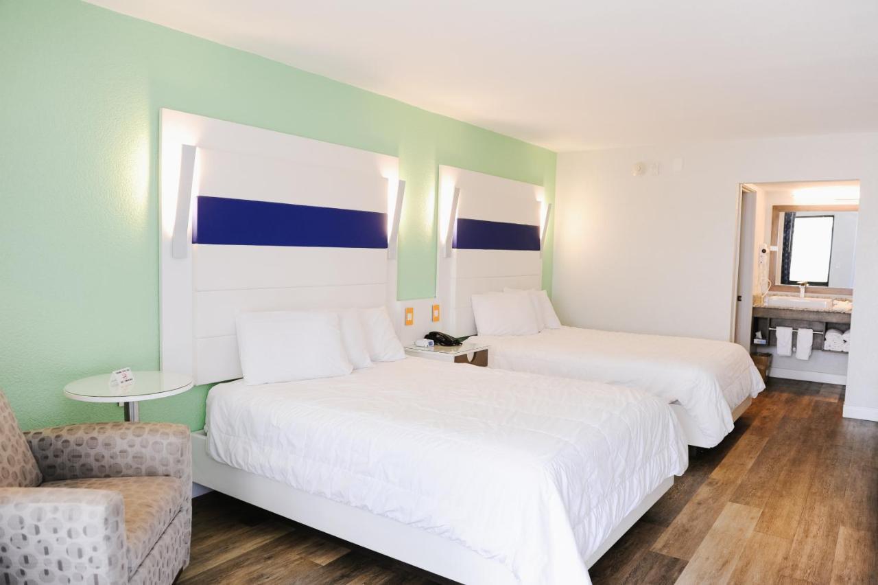 Queen Room with Two Queen Beds,1004940703:JPEG
