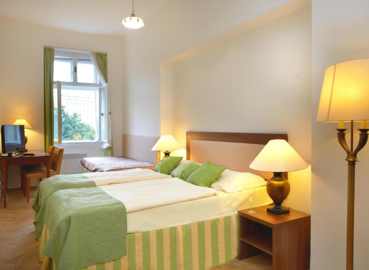 Doppel- oder Zweibettzimmer