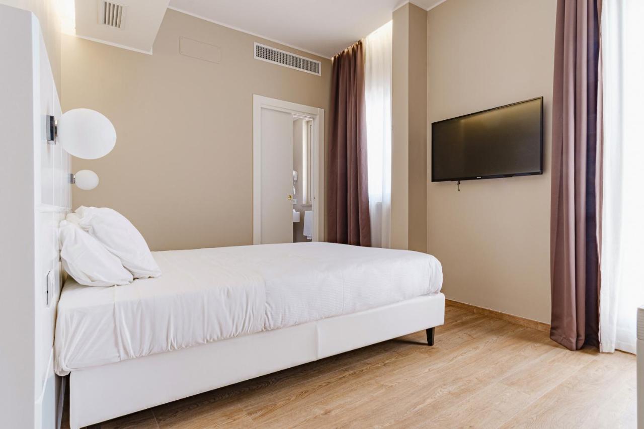 Camera Matrimoniale Classic con Letto alla Francese