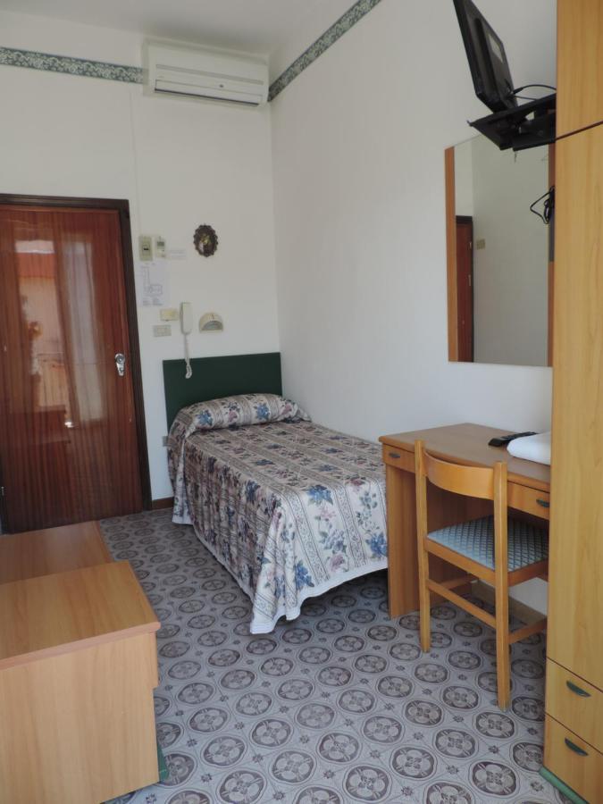 Single Room,1039776001:JPEG