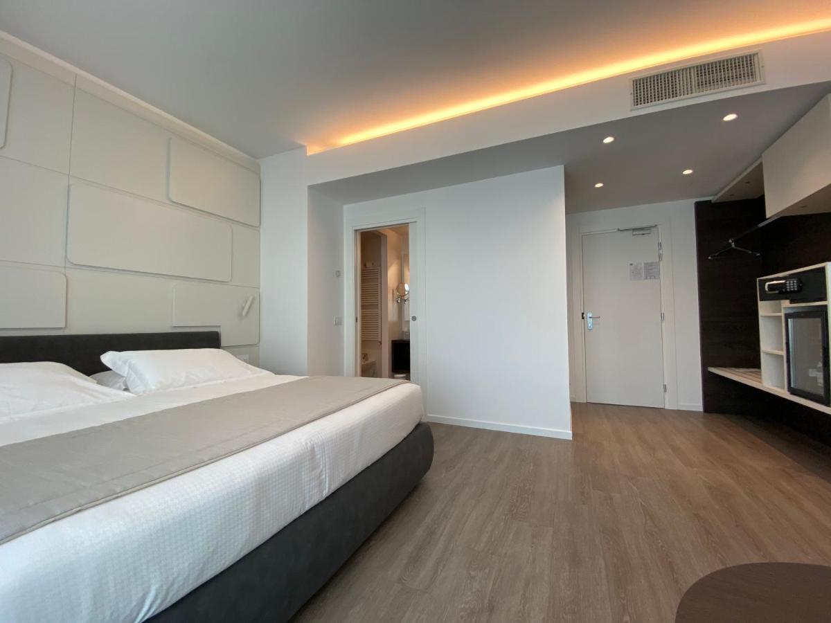 Standard Double Room,1074183079:JPEG