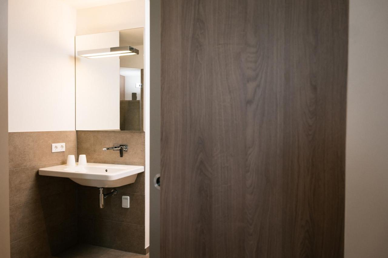 Economy Doppelzimmer Stahl