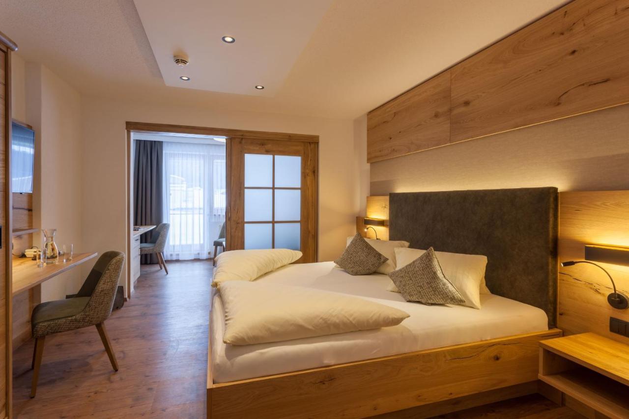 Deluxe Double Room,1083531238:JPEG