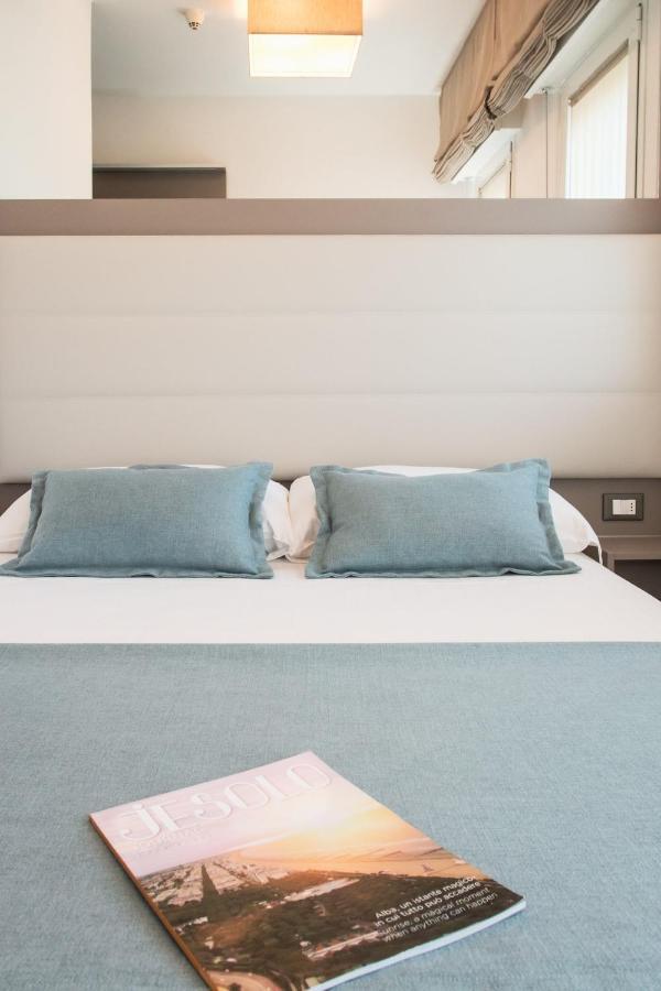 Comfort Einzelzimmer mit Balkon und seitlichem Meerblick