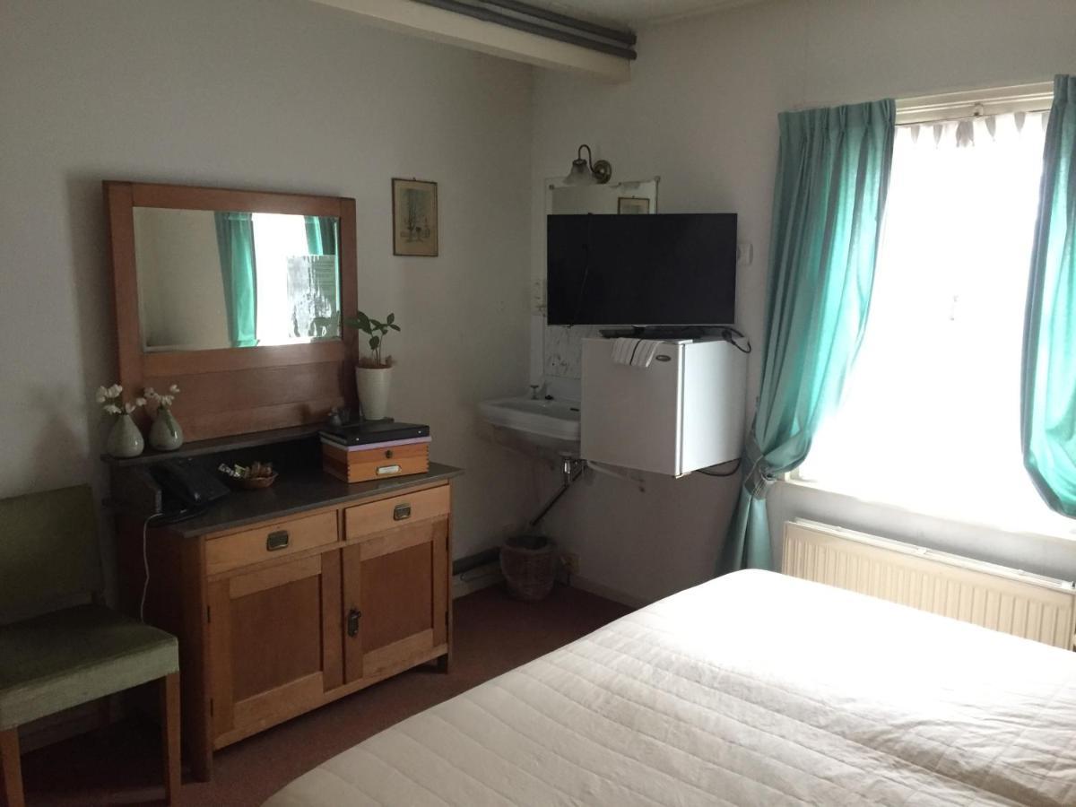 Tweepersoonskamer met een Eigen Externe Badkamer