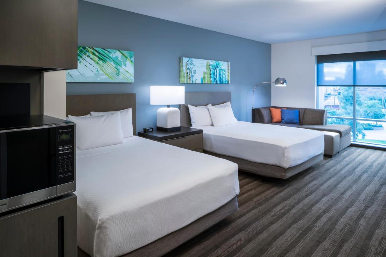 Queen Room with Two Queen Beds and Accessible Tub,1078365202:JPEG