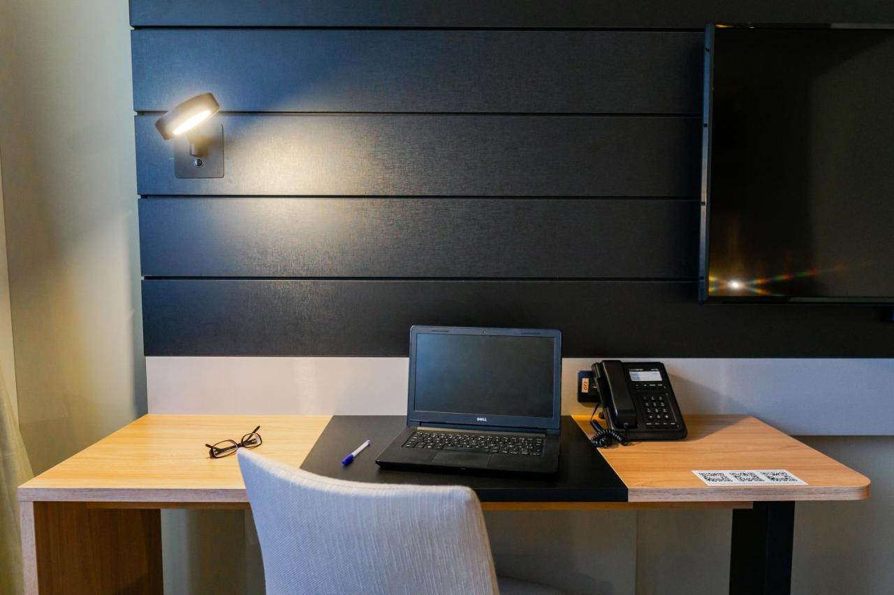 Deluxe King Room,1084810801:JPEG