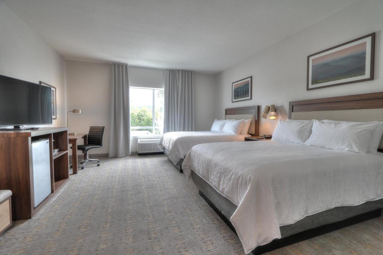 Standard Room with Two Queen Beds