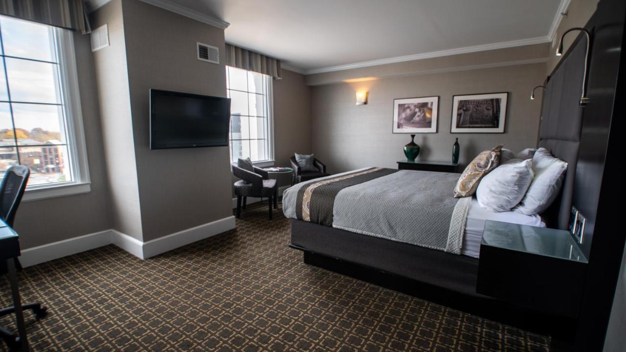 Premium King Room