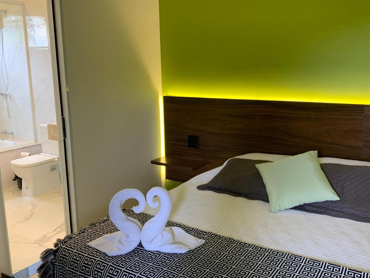Suite with Spa Bath,1086361423:JPEG