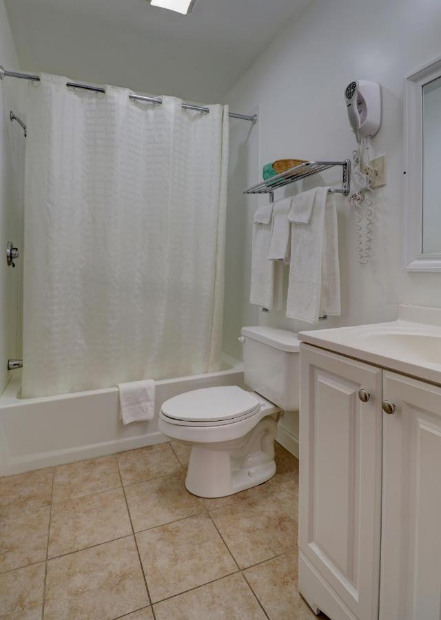 King Room with Bathtub,1112675880:JPEG