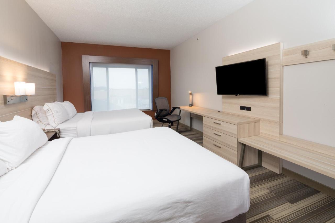 Standard Queen Room with Two Queen Beds,1284629881:JPEG