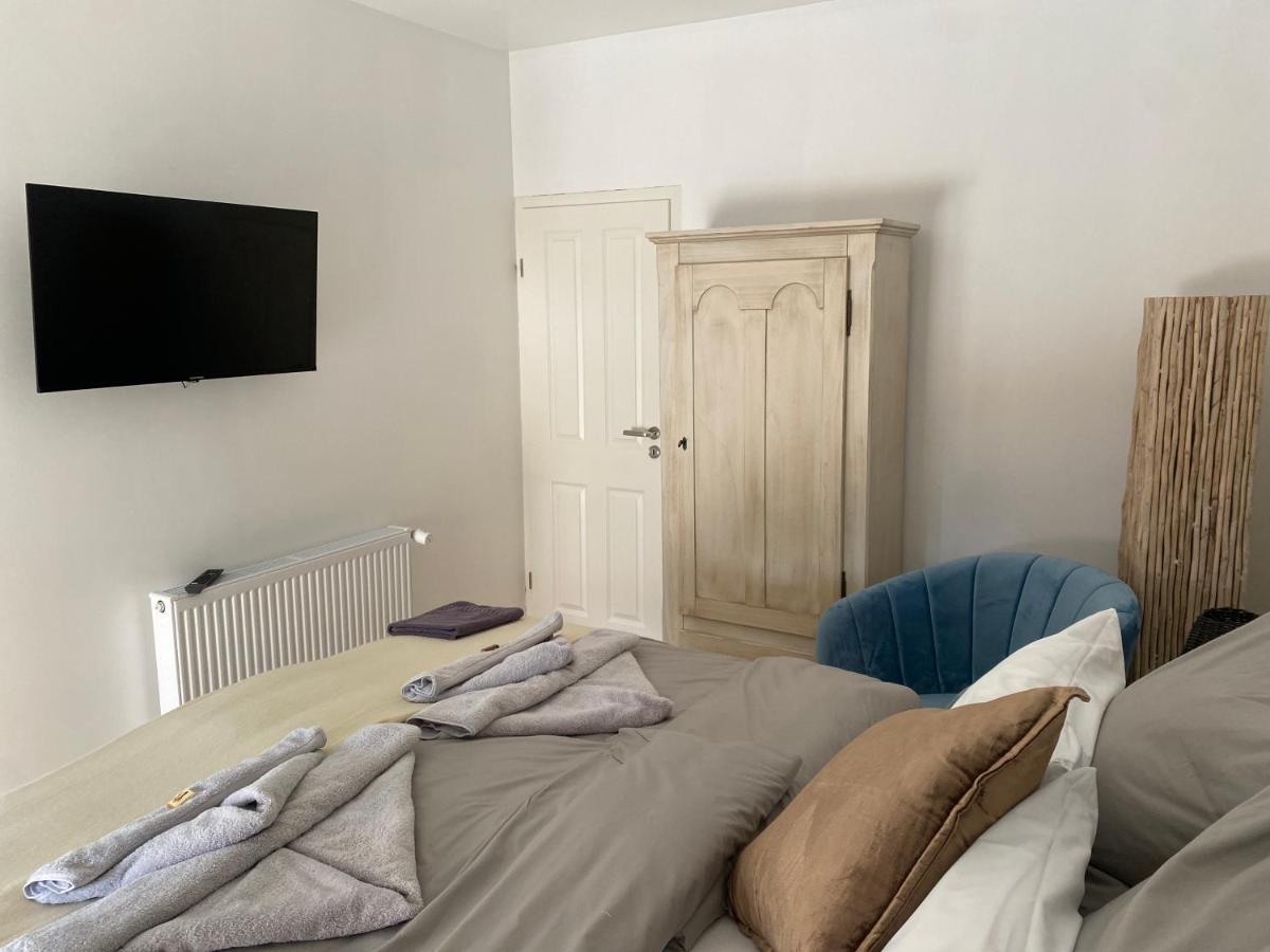 Standard Zimmer mit Kingsize-Bett