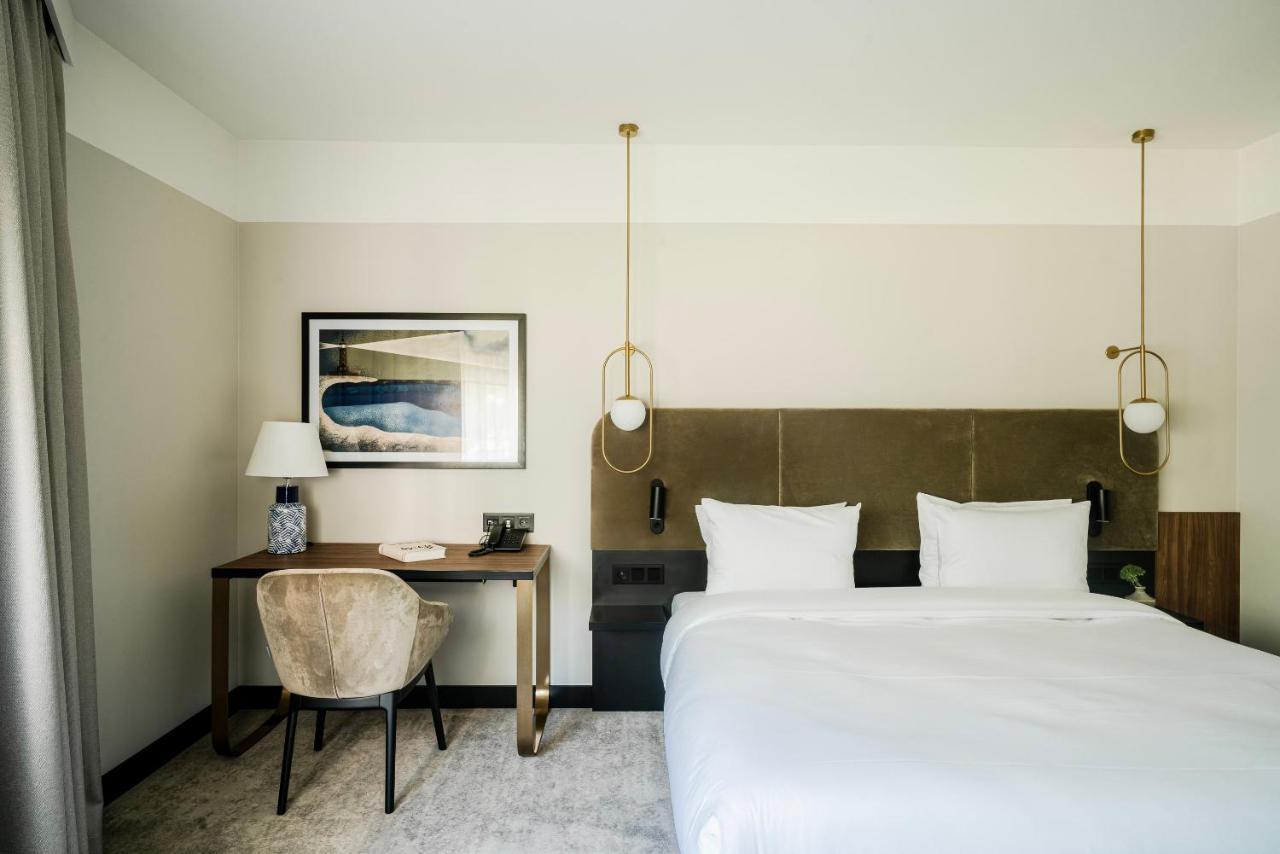 Standard Zimmer mit Queensize-Bett und Balkon