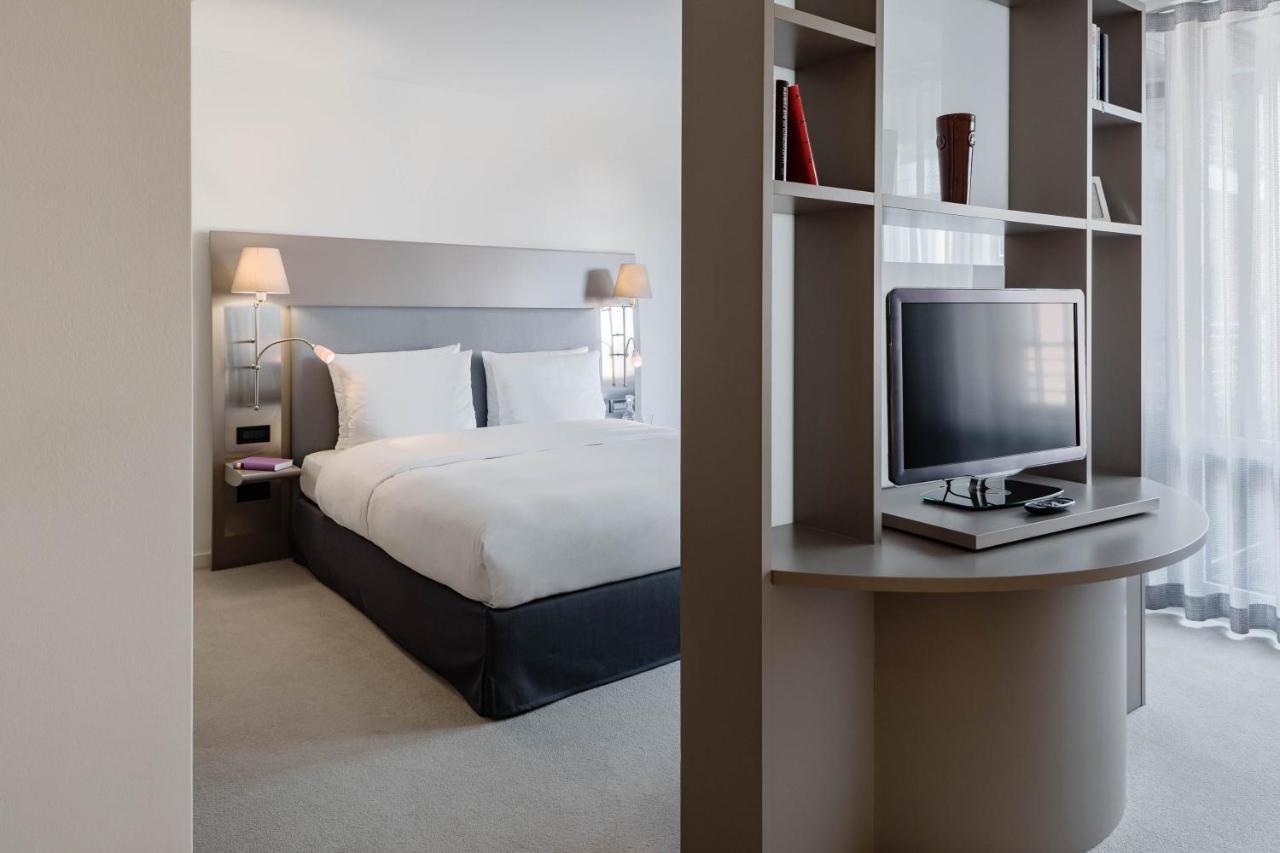 Executive Suite,1440169240:JPEG