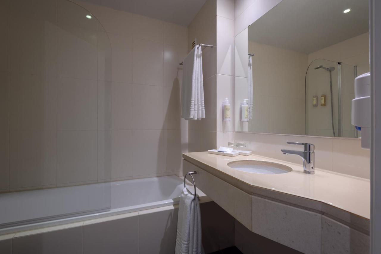 Chambre Double - Vue sur Piscine