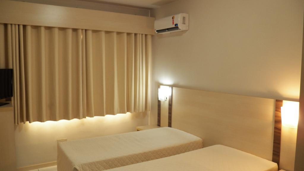 Quarto Econômico com 2 Camas de Solteiro