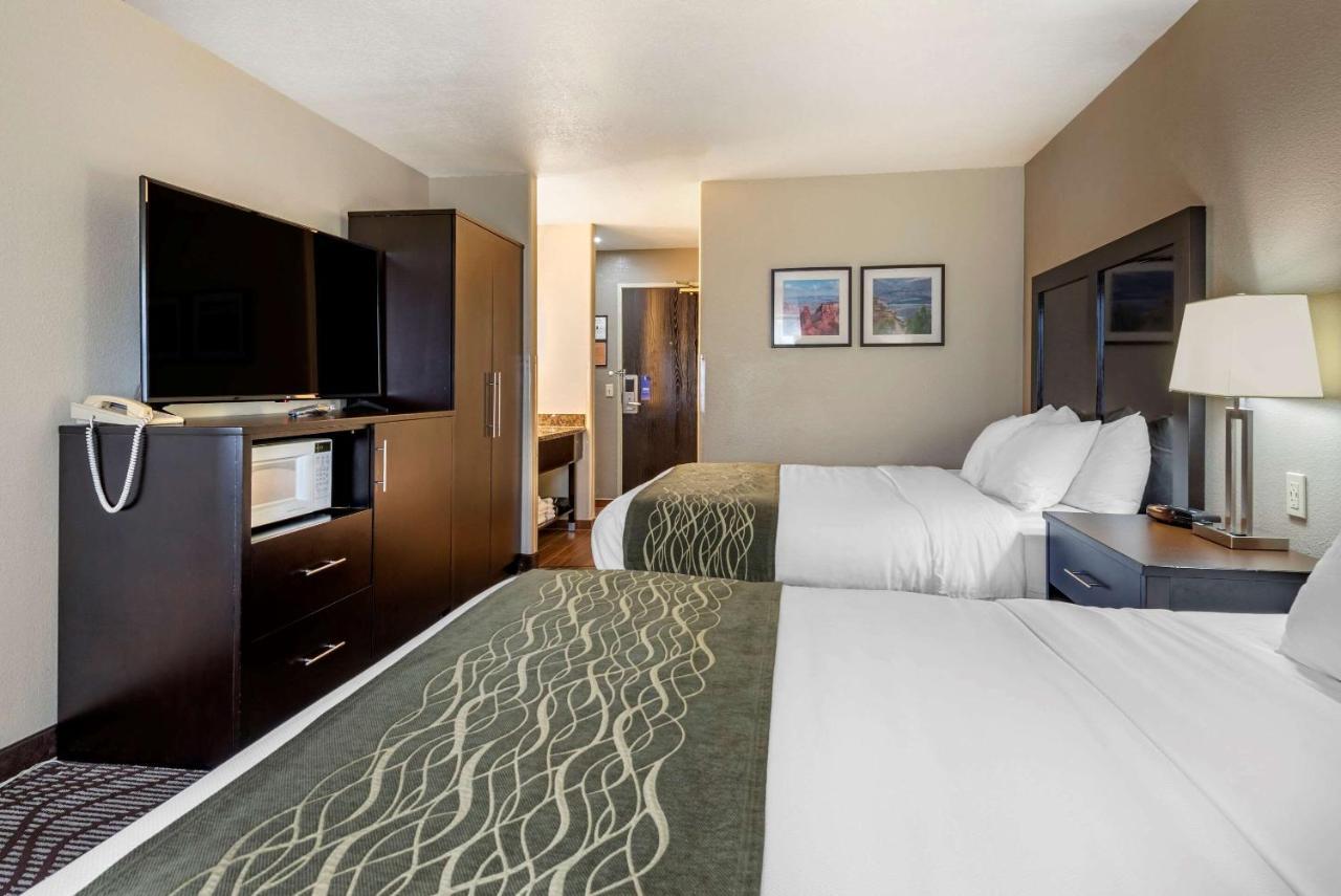 Queen Room with Two Queen Beds - Non-Smoking