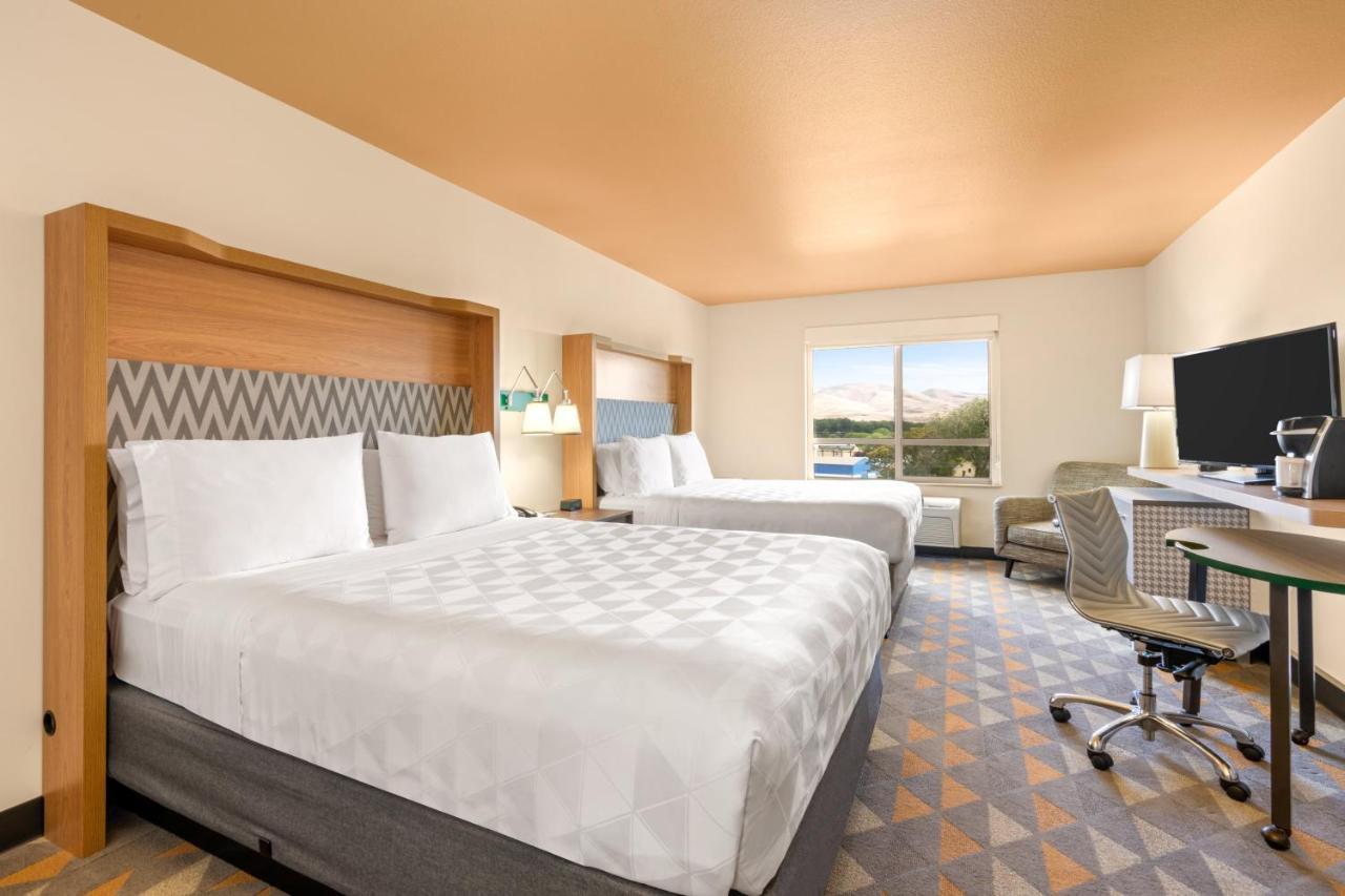 Standard Queen Room with Two Queen Beds