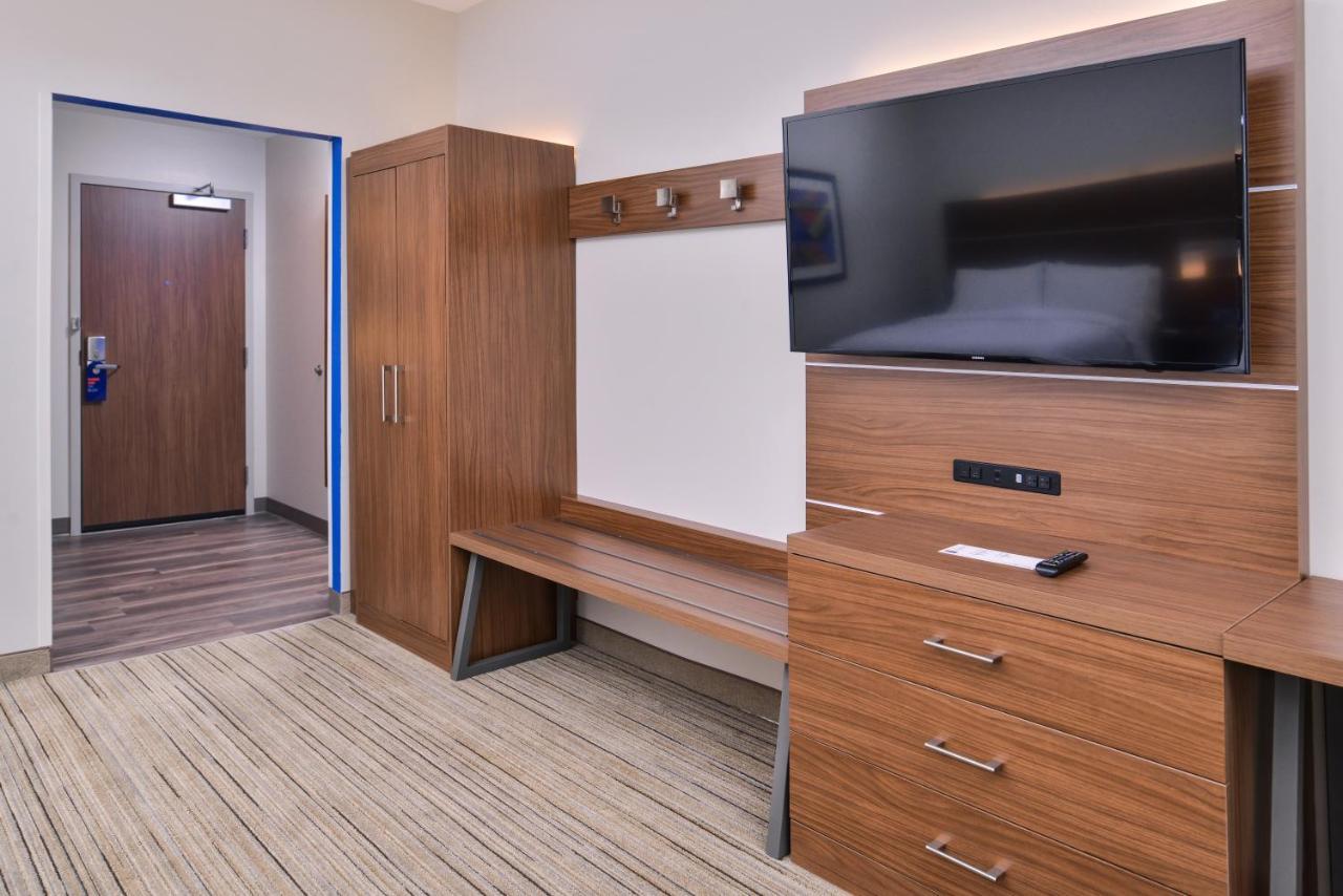Suite with Two Queen Beds - Non-Smoking,980729605:JPEG