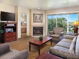 Three-Bedroom Apartment,214361048:JPEG