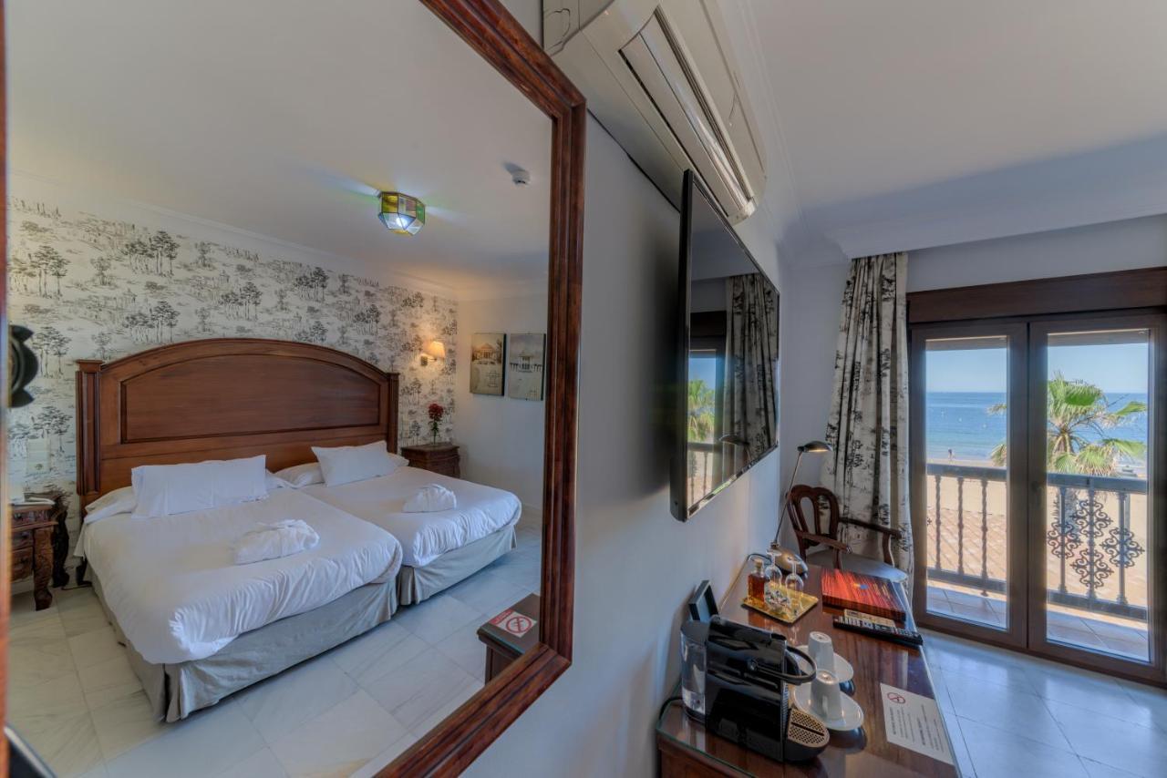 Double or Twin Room with Sea View,812378956:JPEG