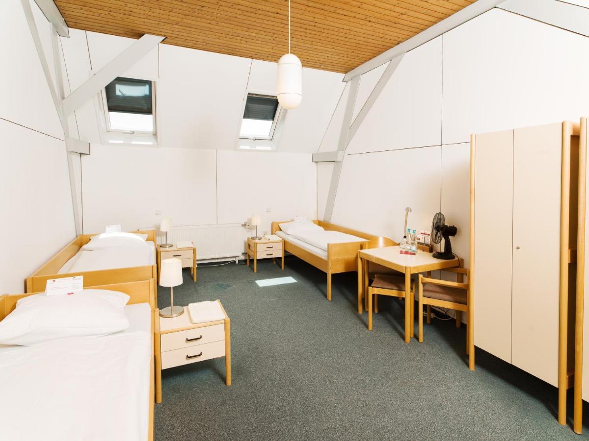 Dreibettzimmer mit Gemeinschaftsbad