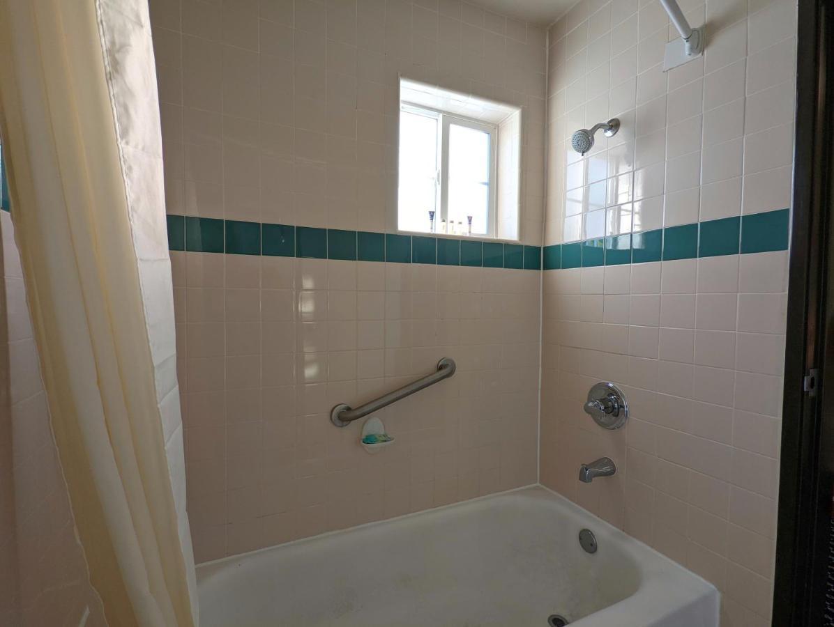Large Room with 2 Queen Beds