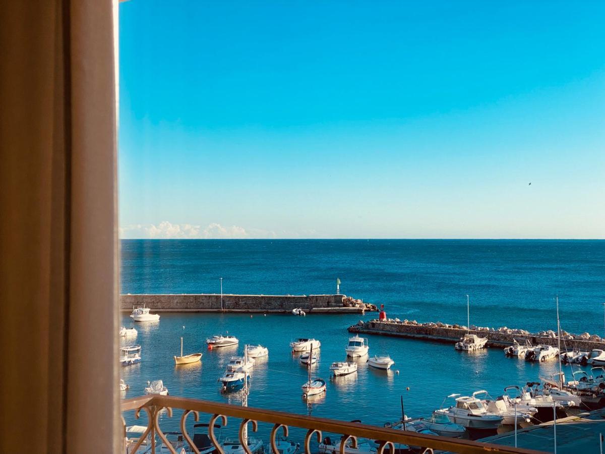 Chambre Lit Queen-Size Supérieure avec Balcon - Vue sur Mer - Non-Fumeurs