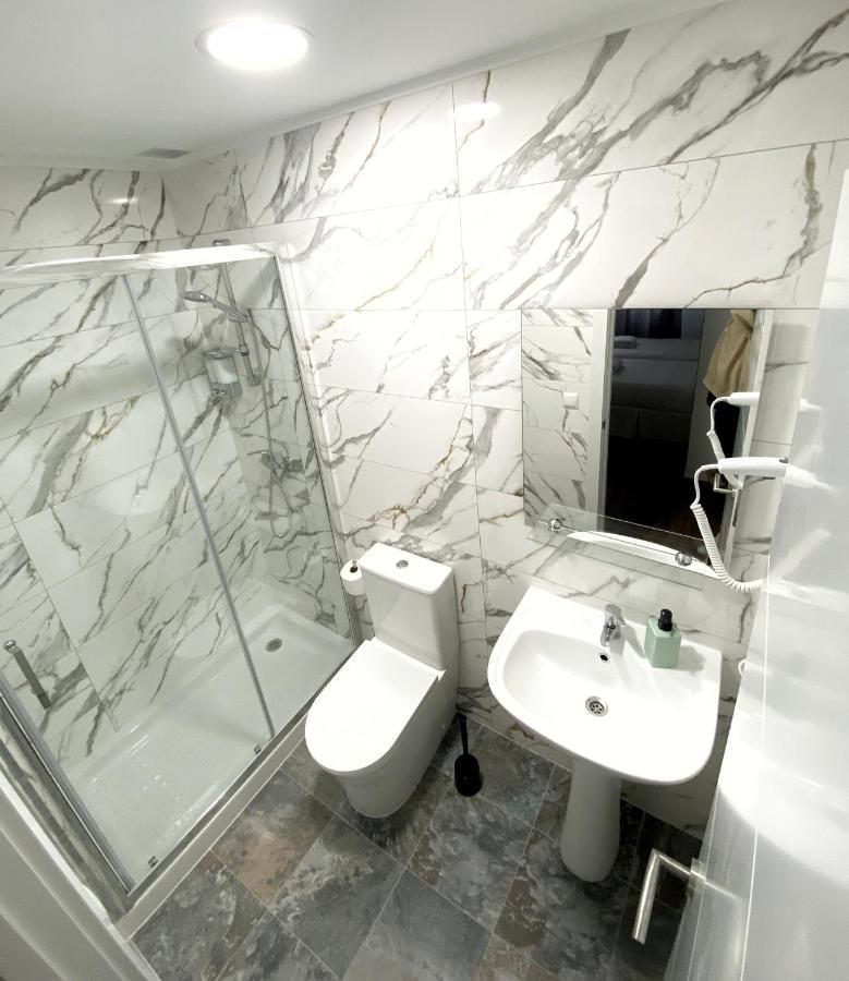 Triple Room Private Bathroom,1229270710:JPEG