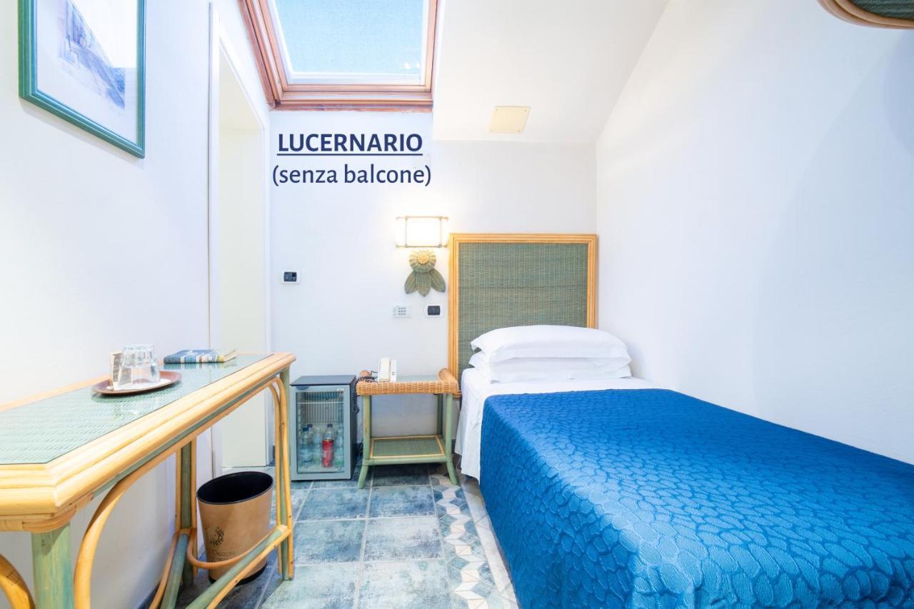 Small Single Room,1588096257:JPEG