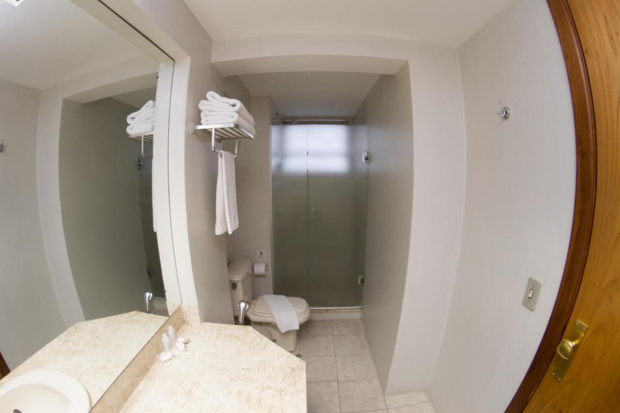 Quarto Duplo Econômico com 1 Cama de Casal