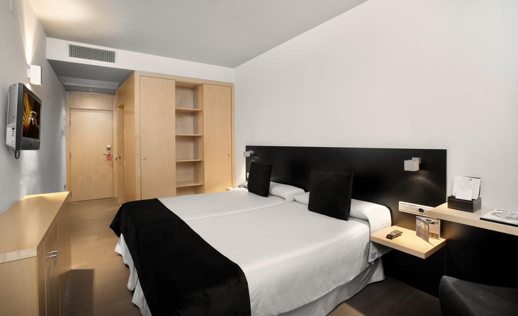 Chambre Double ou Lits Jumeaux (1-2 Adultes)