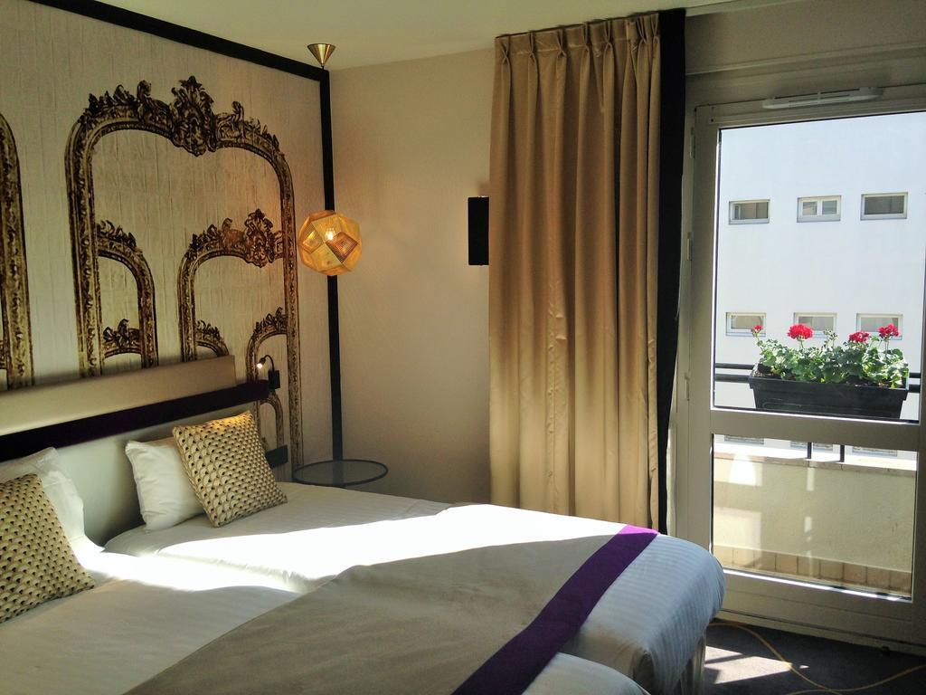 Quarto Clássico com 2 Camas de Solteiro