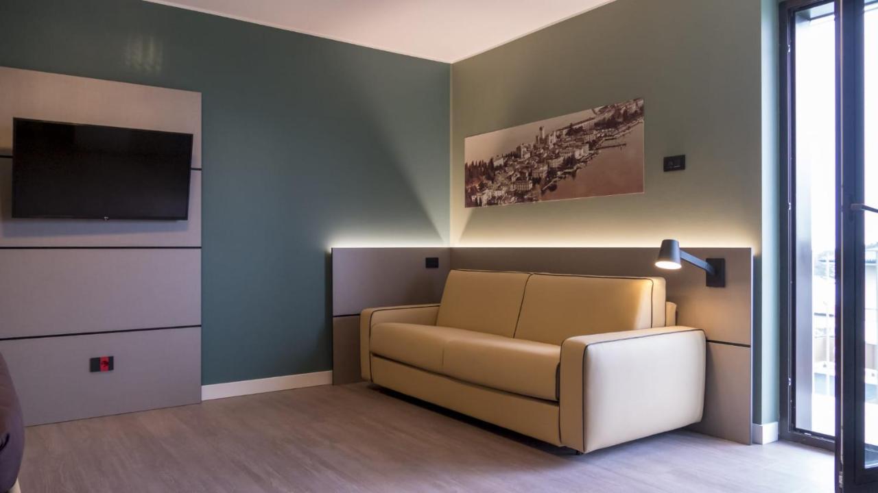 Superior Tweepersoonskamer met Balkon - Gedeeltelijk Uitzicht op het Meer