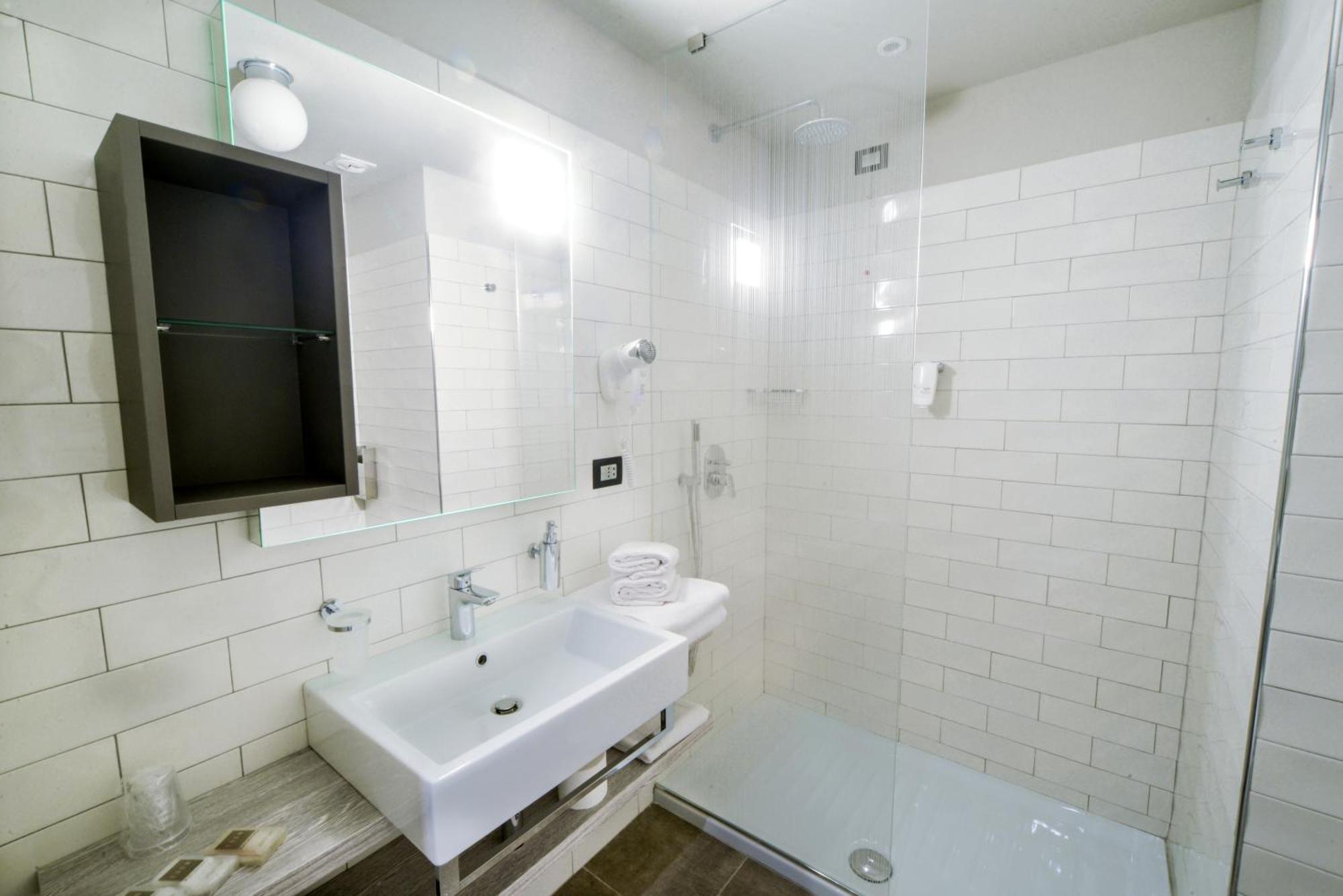 Classic Quadruple Room,725141344:JPEG