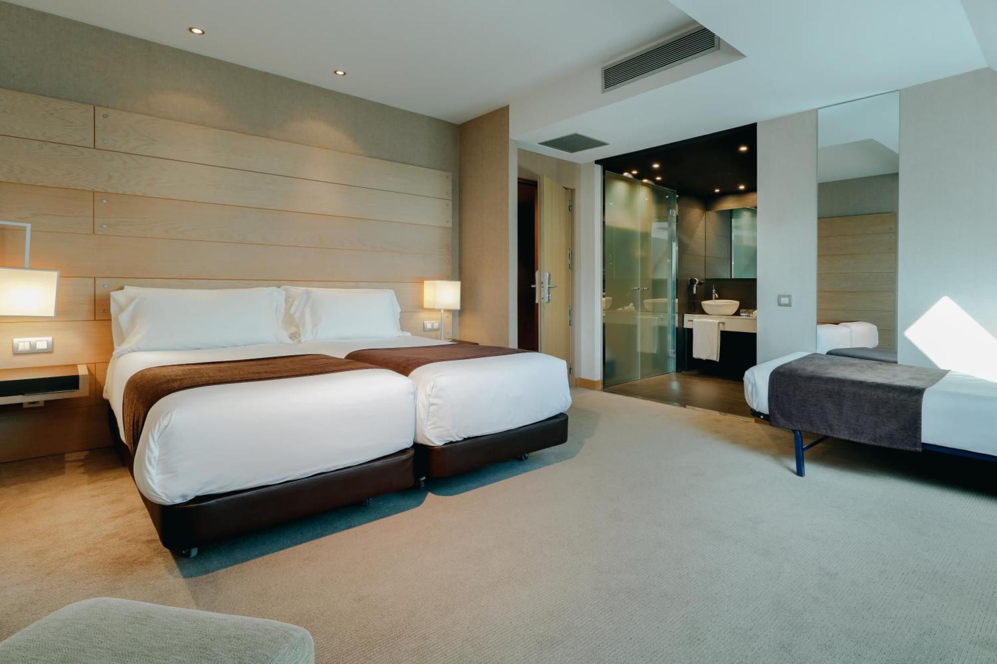 Habitación Doble Estándar con cama supletoria (2 adultos + 1 niño) - 1 o 2 camas