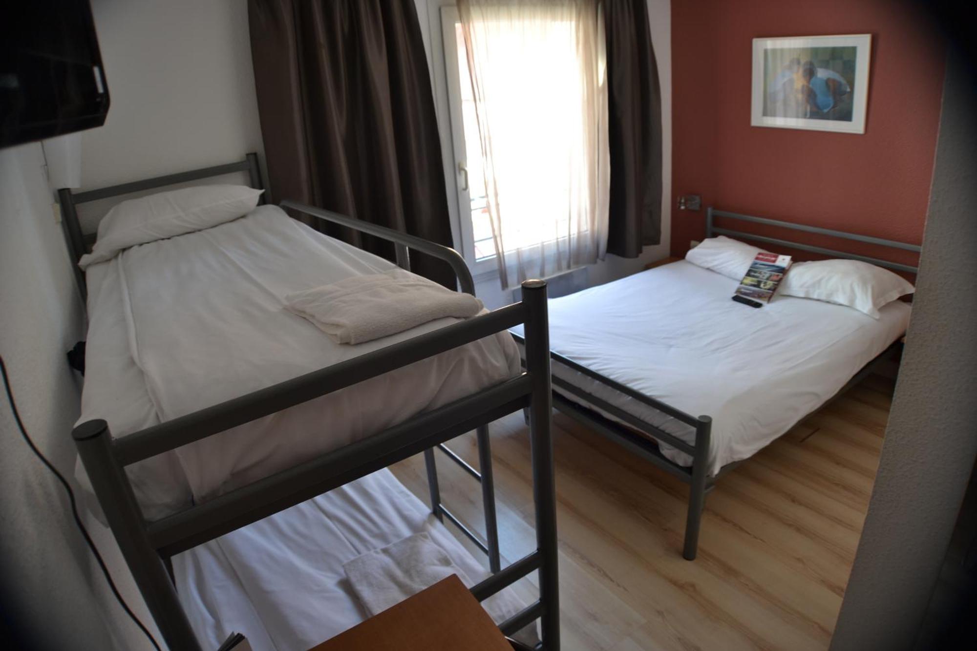 Chambre Quadruple avec Lit Double et Lits Superposés