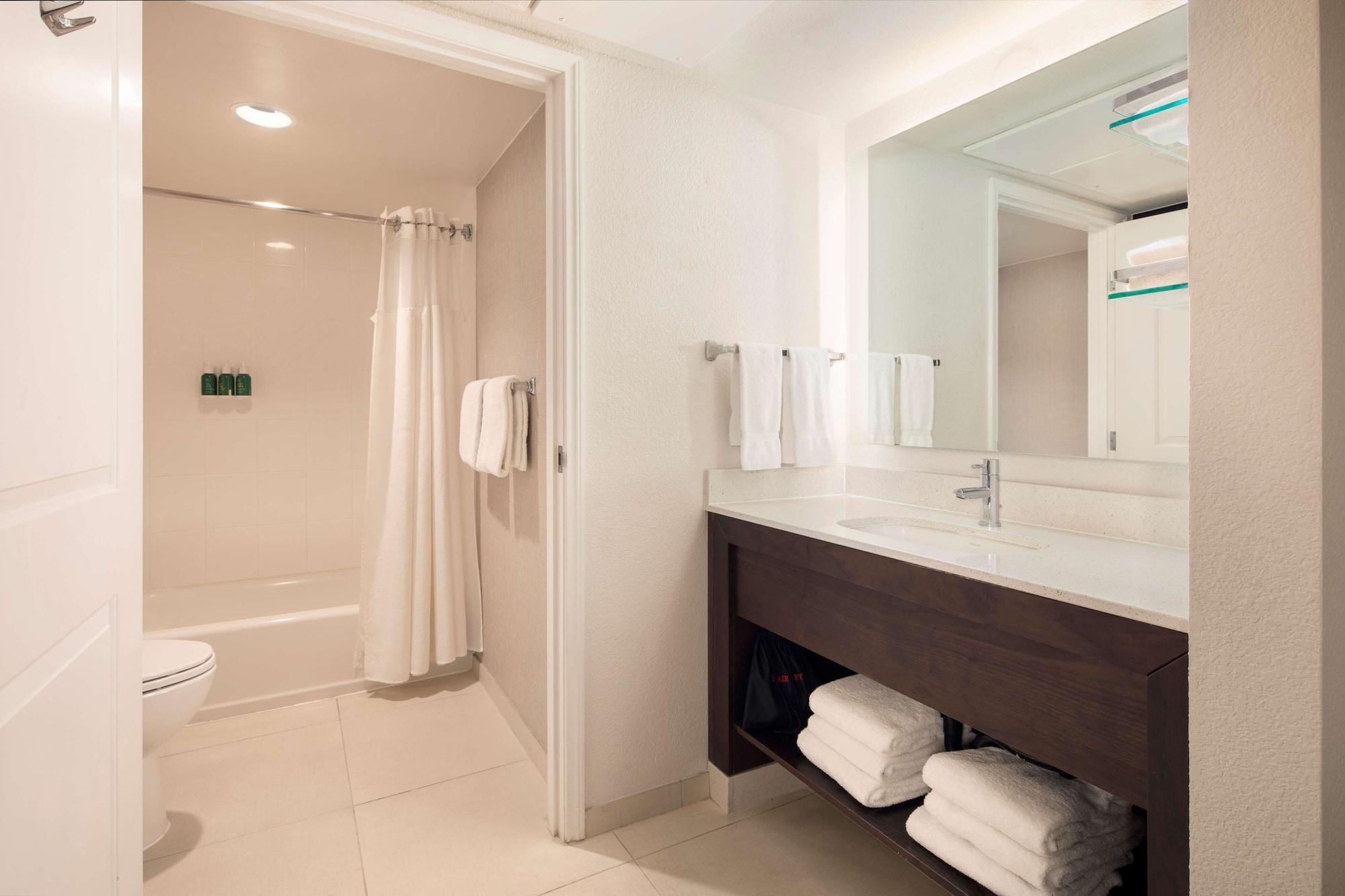 One Bedroom Suite Queen - Hearing Accessible,1211700247:JPEG