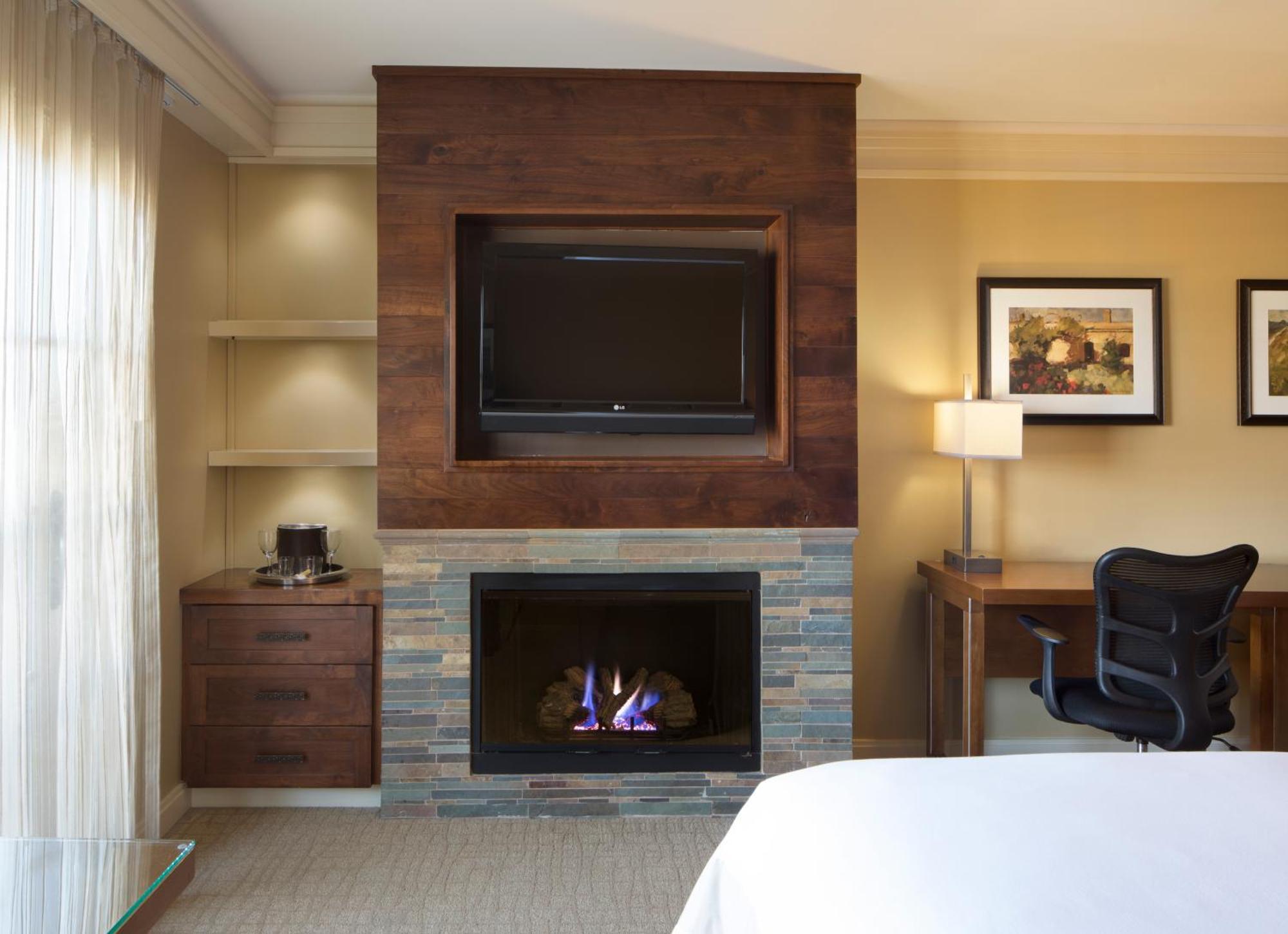 Premier King Room with Fireplace,1210996252:JPEG