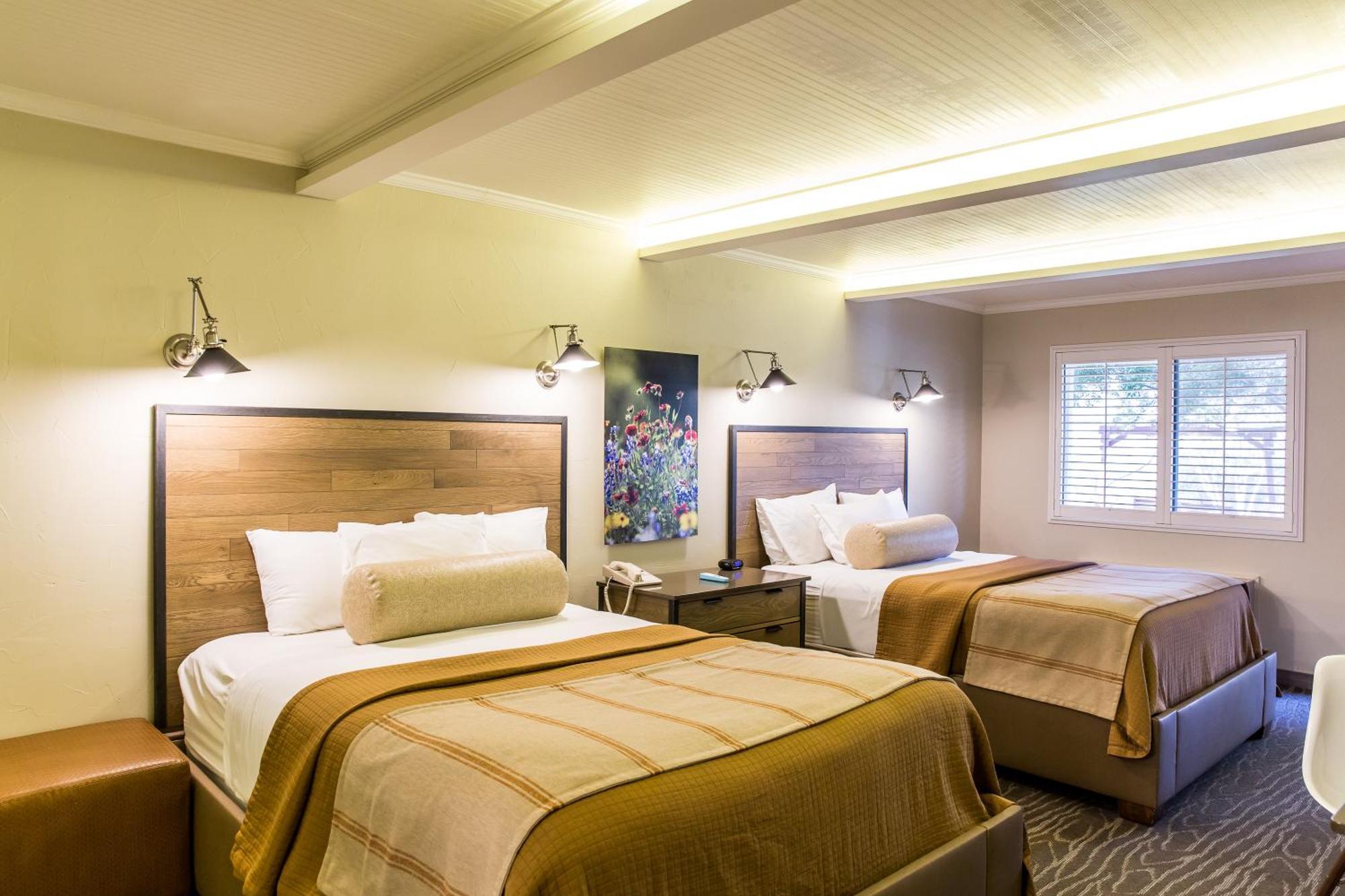 Queen Room with Two Queen Beds - Pool Side,1211152204:JPEG
