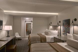 Queen Room with Two Queen Beds,706279837:JPEG
