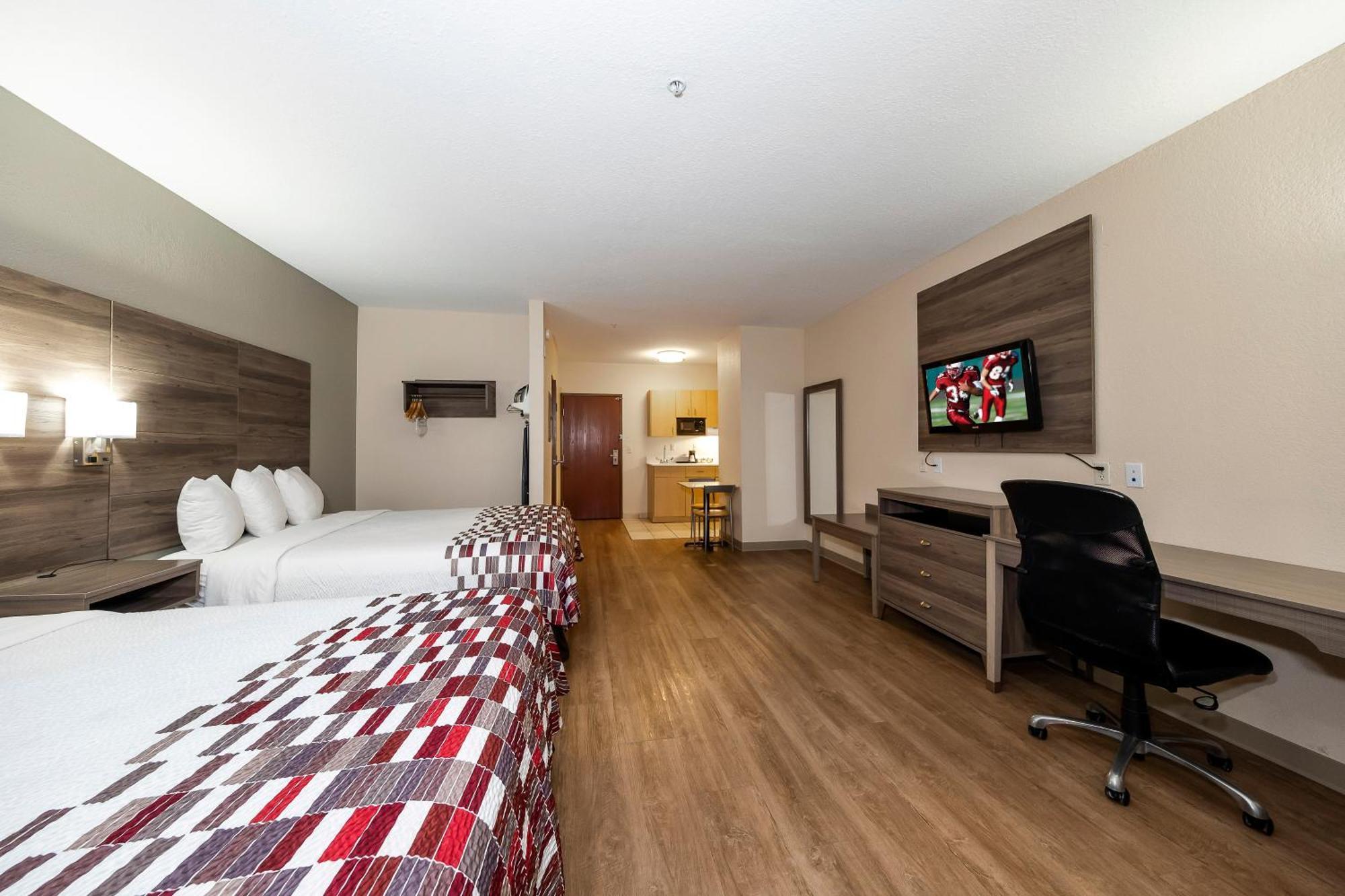 Deluxe Queen Room with Two Queen Beds and Kitchenette - Non-Smoking,1211484025:JPEG