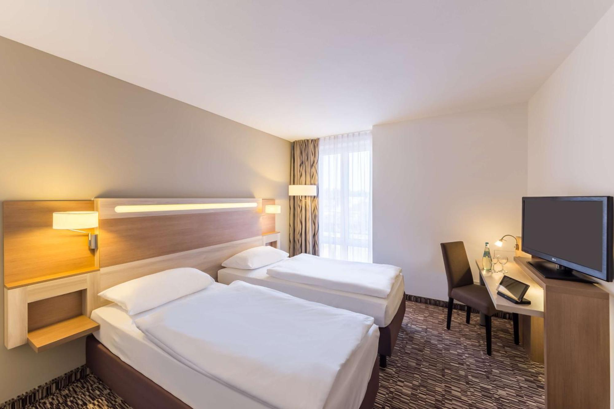 Double Room with queensize bed,1211962393:JPEG