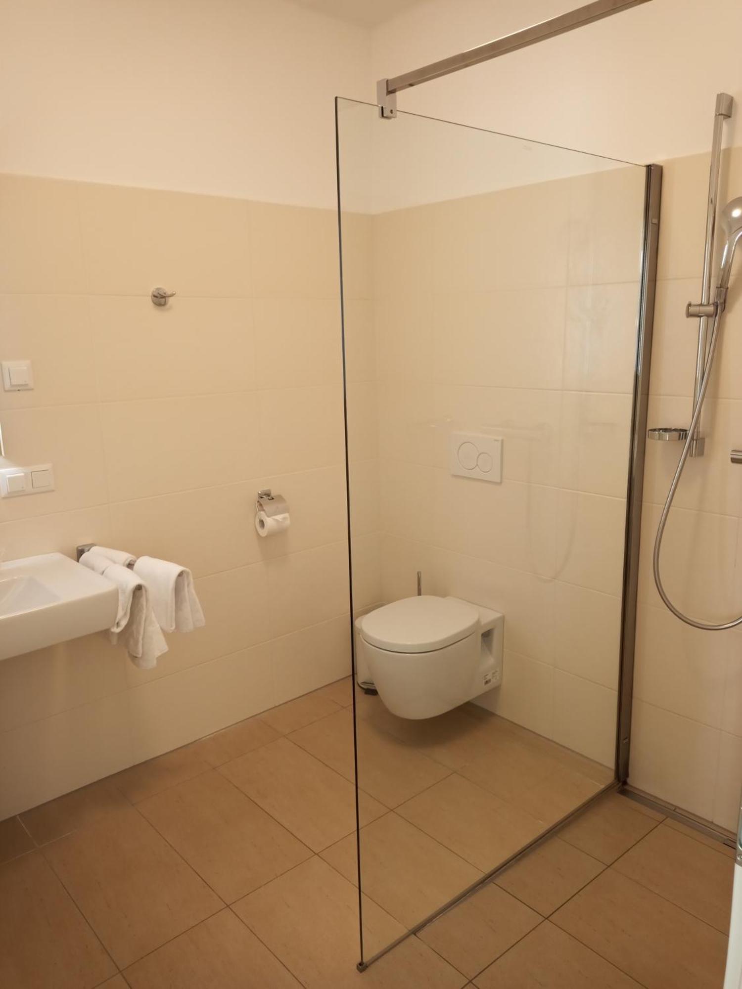 Large Apartment,72343340:JPEG