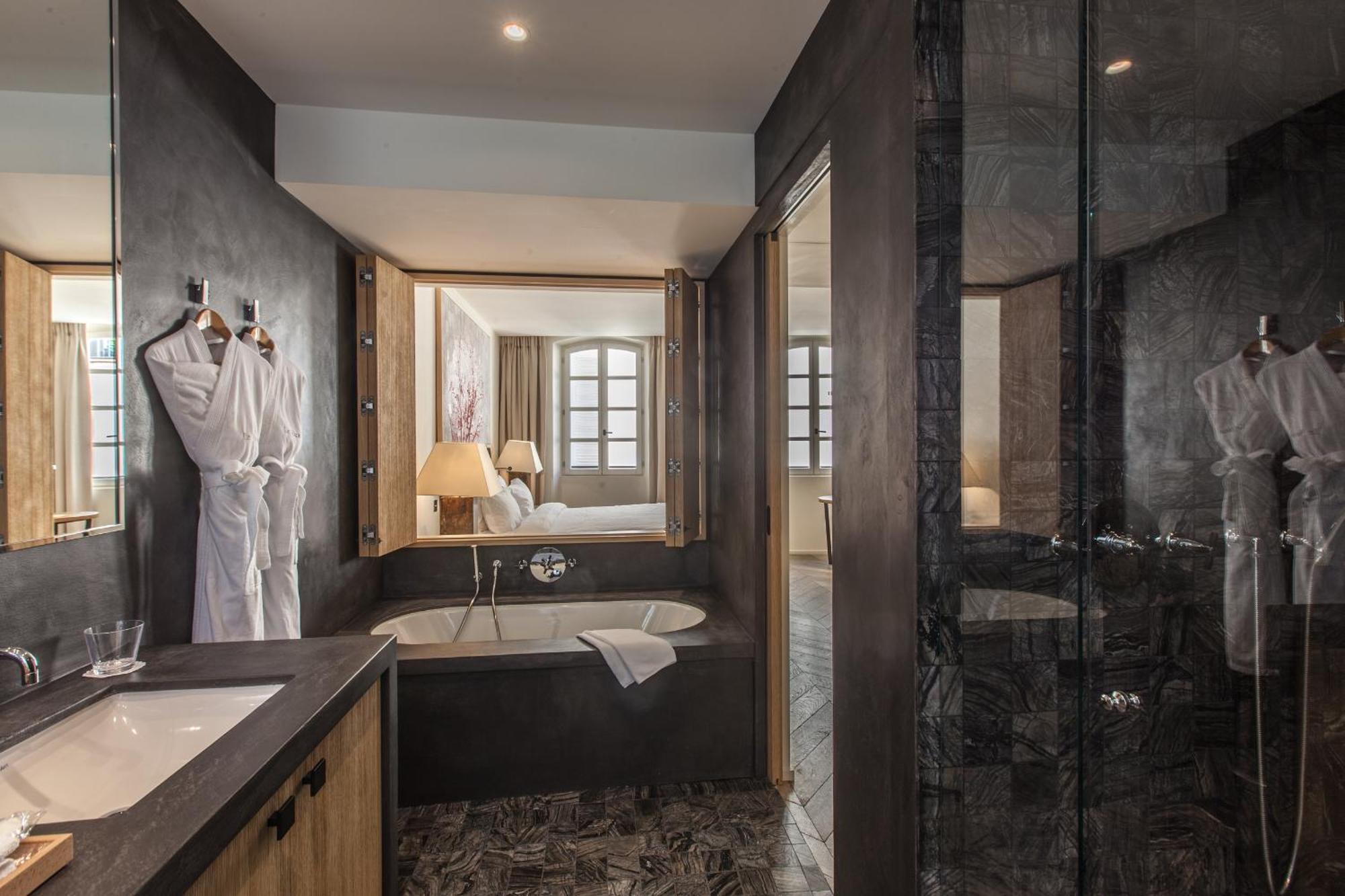 Deluxe Room,1444856842:JPEG