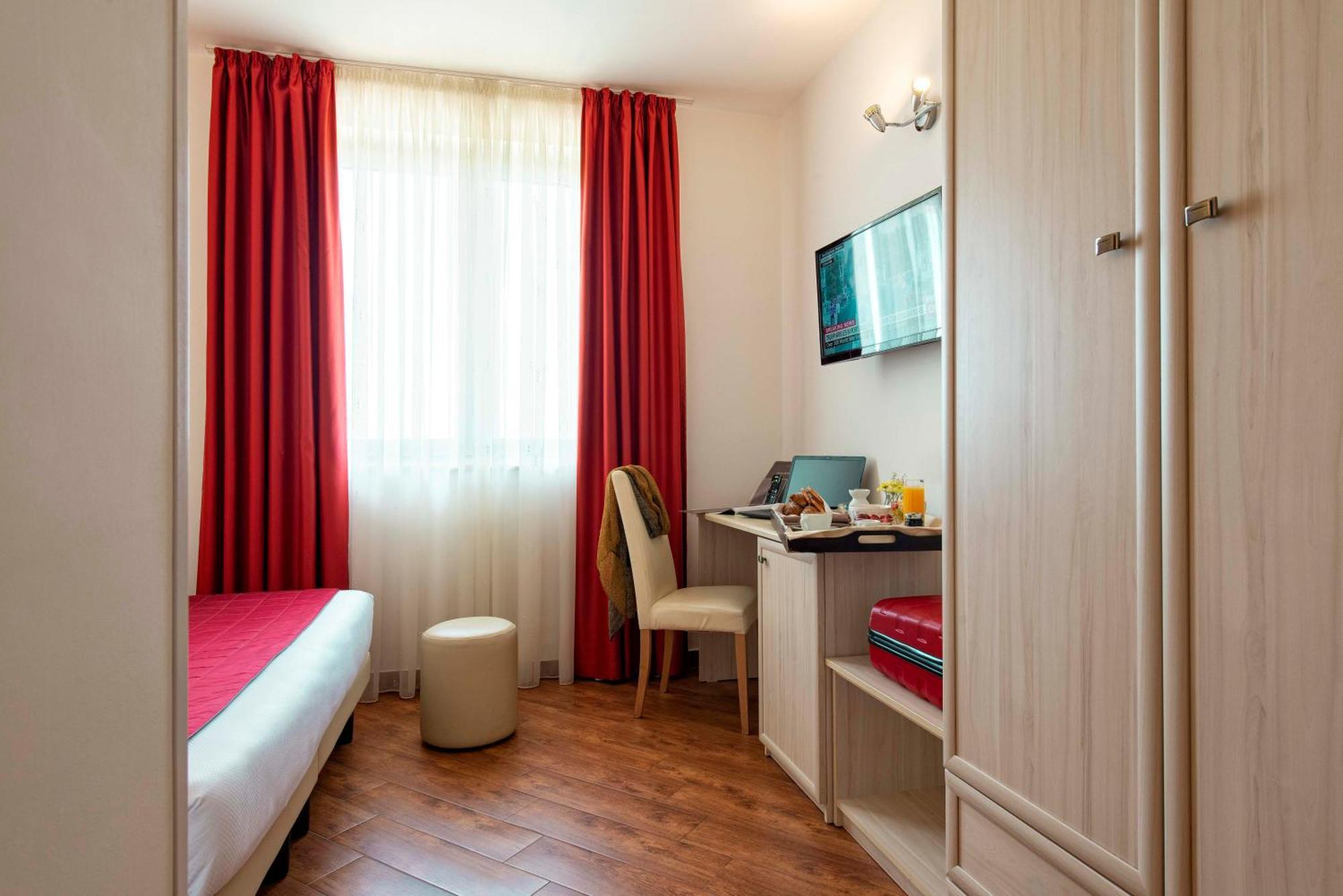 Double or Twin Room,1083861658:JPEG