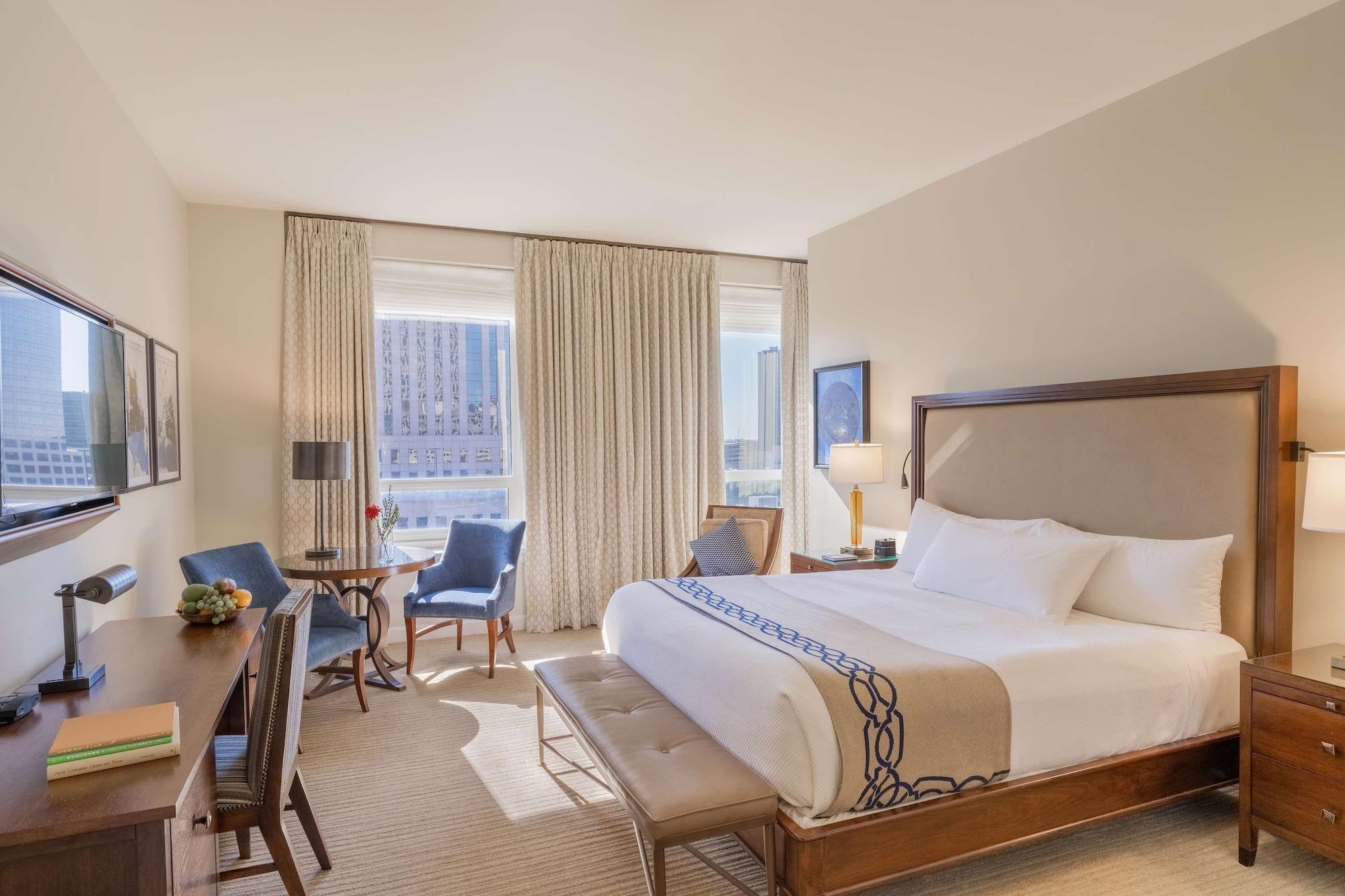 Deluxe Suite with King Bed,1216924774:JPEG